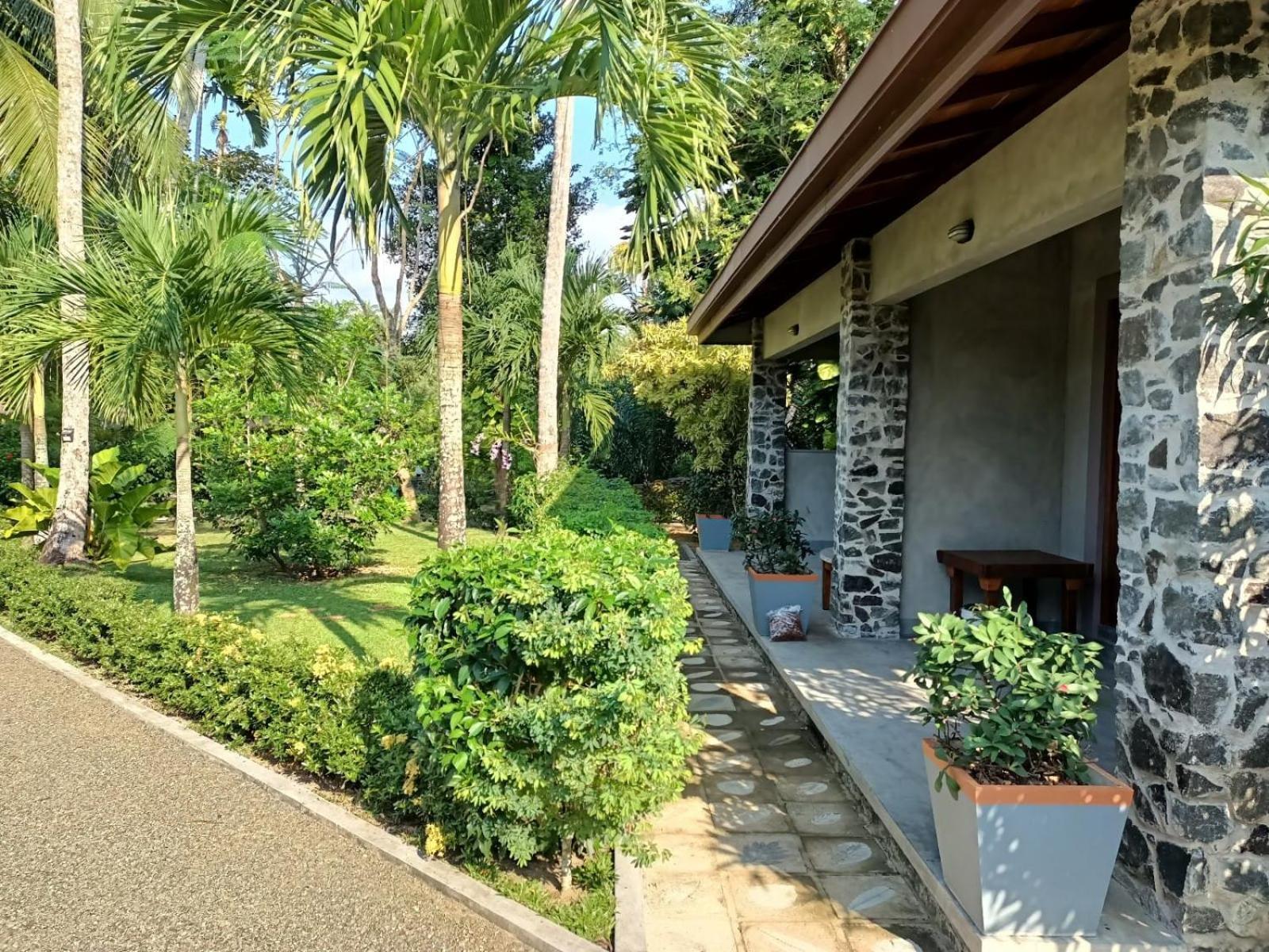 Avalon Village Resort Induruwa Dış mekan fotoğraf