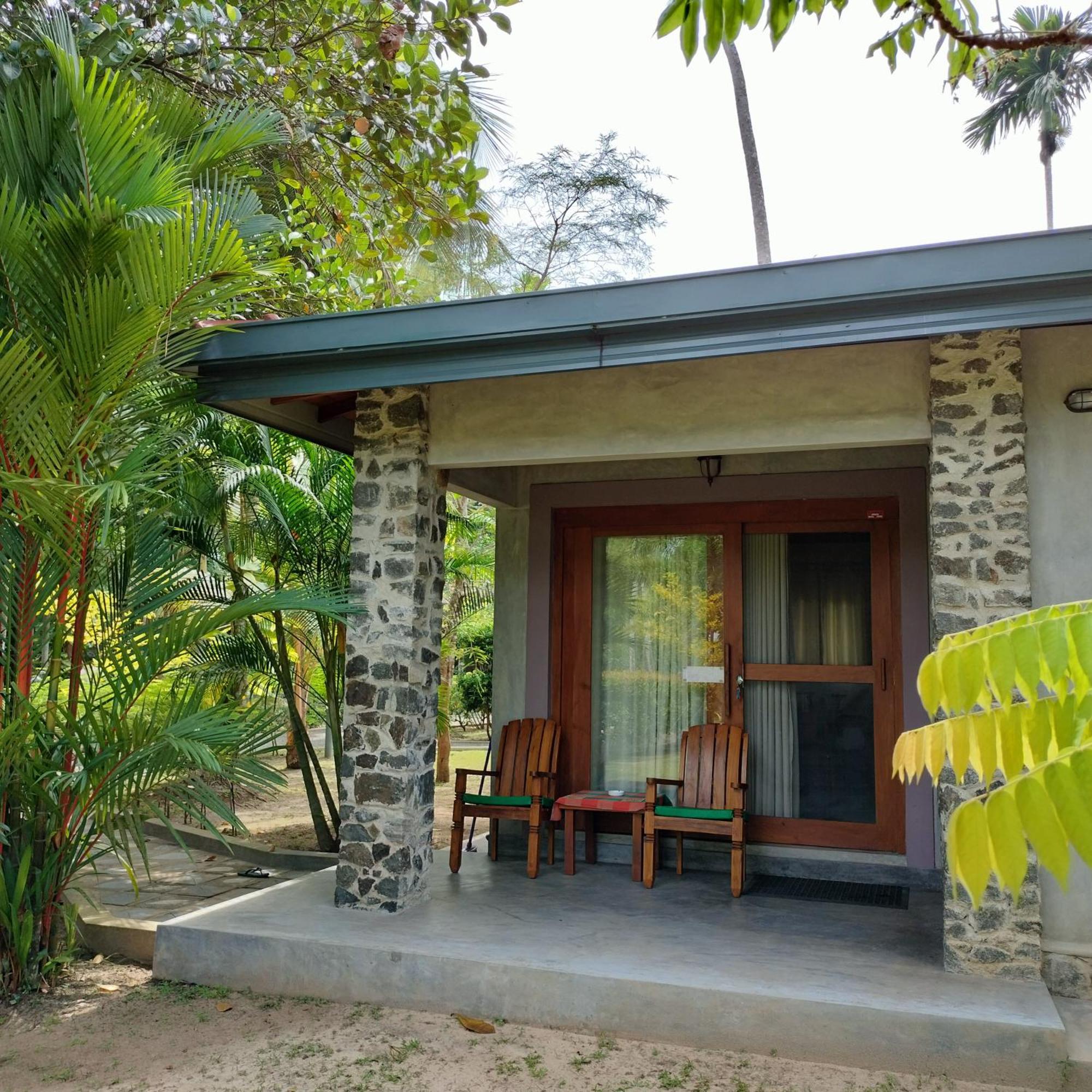 Avalon Village Resort Induruwa Dış mekan fotoğraf